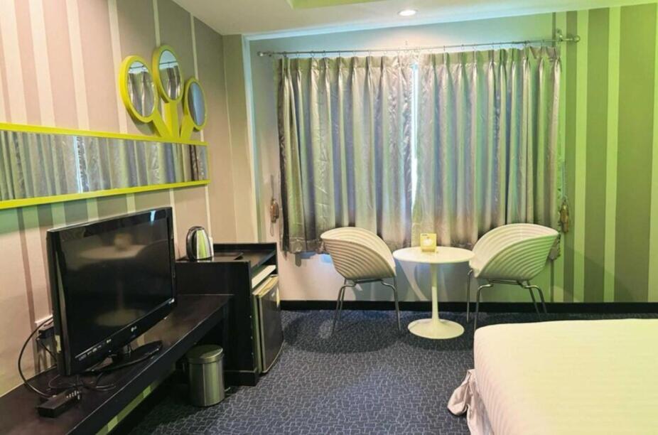 Capital O 75514 Vasidtee City Hotel Suphan Buri Luaran gambar