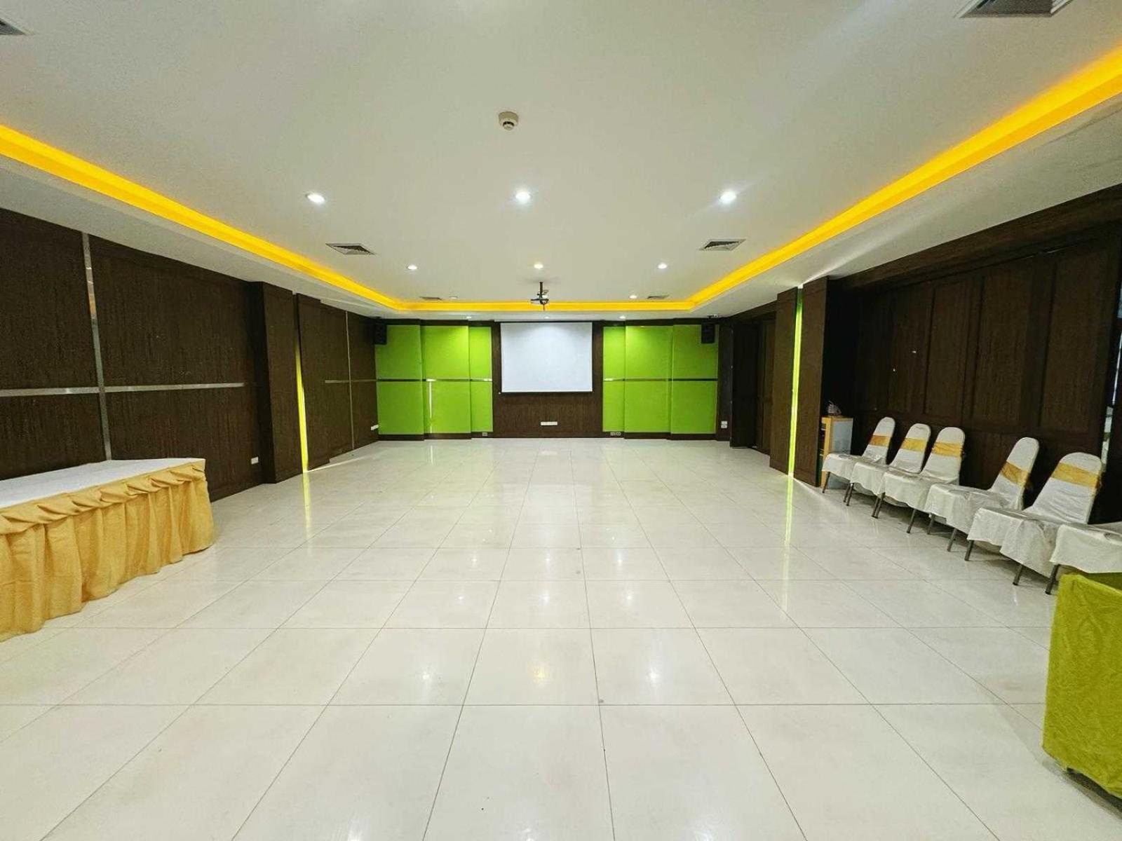 Capital O 75514 Vasidtee City Hotel Suphan Buri Luaran gambar