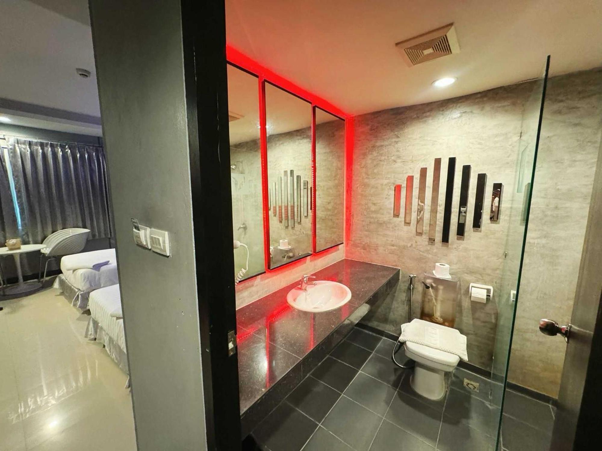 Capital O 75514 Vasidtee City Hotel Suphan Buri Luaran gambar